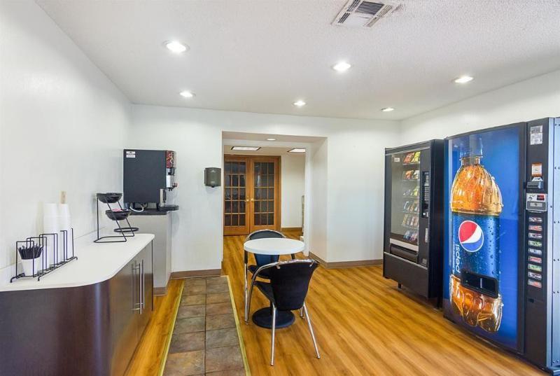 Studio Inn Extended Stay Oklahoma City Airport By Oyo Exterior foto